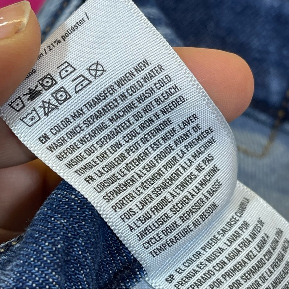 American Eagle Outfitters Jeans. Slim Leg. 32x36. Minor Stain as shown. - Picture 8 of 9